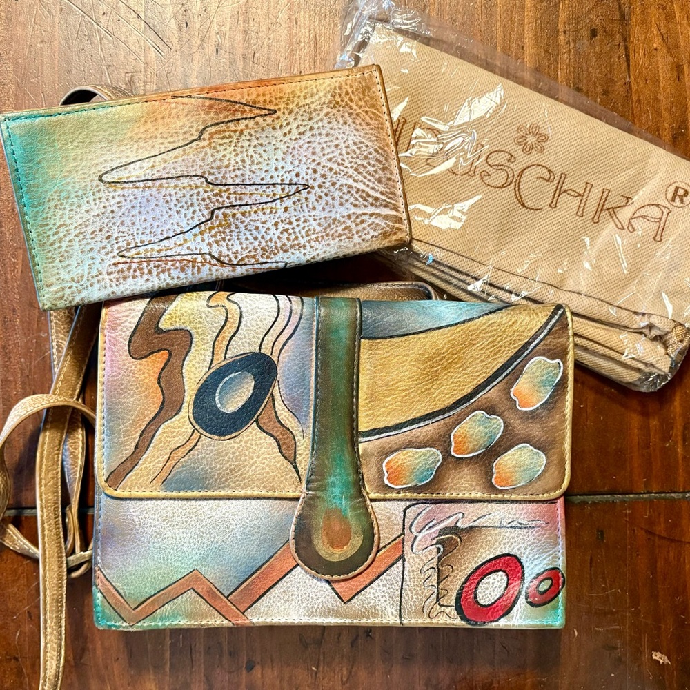 Anuschka shoulder bag with checkbook holder and dust bag - never used
